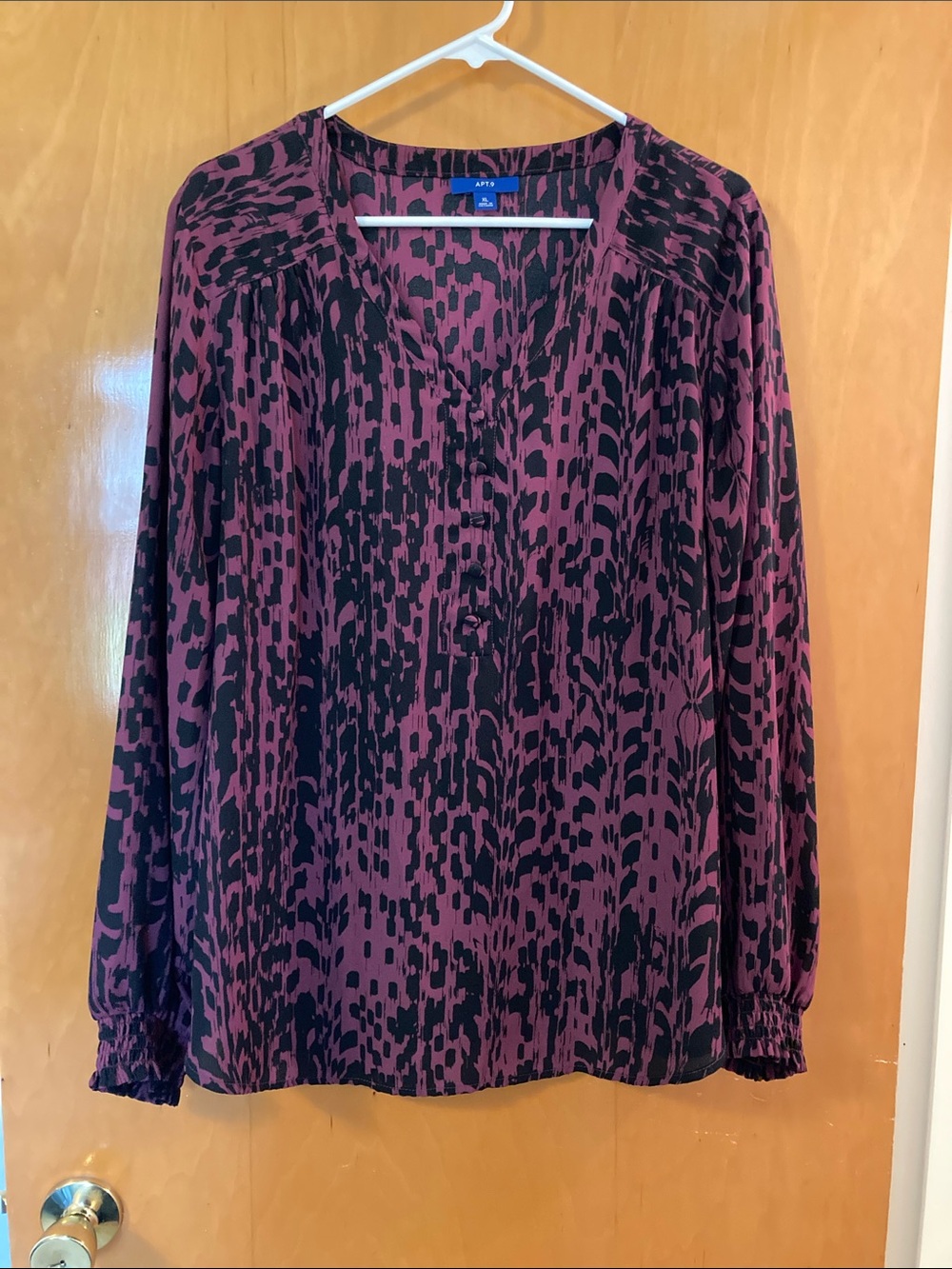 Apt. 9 Plum and Black Printed V-Neck Long Sleeve Blouse